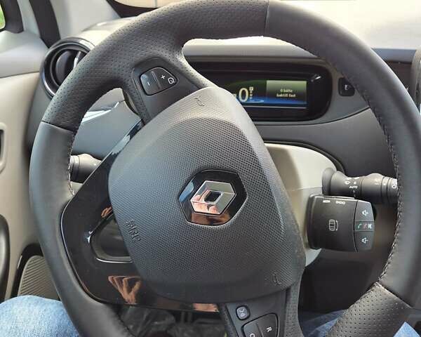 Белый Рено Зое, объемом двигателя 0 л и пробегом 147 тыс. км за 5900 $, фото 18 на Automoto.ua