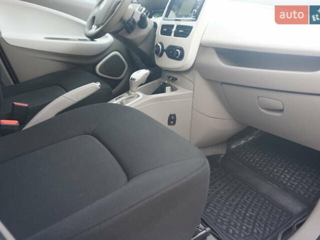 Білий Рено Зое, об'ємом двигуна 0 л та пробігом 112 тис. км за 6777 $, фото 37 на Automoto.ua