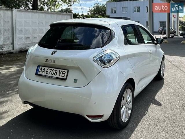 Белый Рено Зое, объемом двигателя 0 л и пробегом 94 тыс. км за 7500 $, фото 6 на Automoto.ua