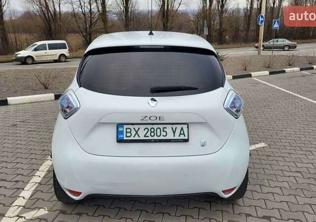 Белый Рено Зое, объемом двигателя 0 л и пробегом 108 тыс. км за 6500 $, фото 12 на Automoto.ua