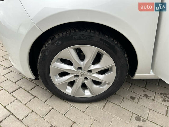 Білий Рено Зое, об'ємом двигуна 0 л та пробігом 87 тис. км за 7800 $, фото 5 на Automoto.ua