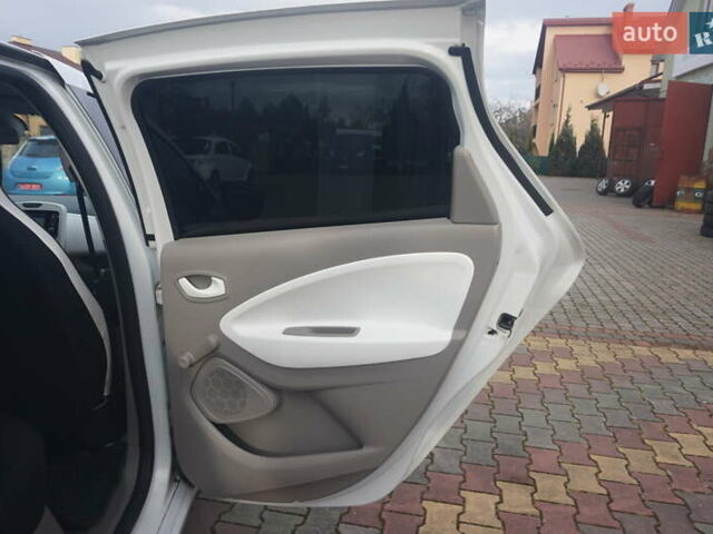 Білий Рено Зое, об'ємом двигуна 0 л та пробігом 112 тис. км за 6777 $, фото 40 на Automoto.ua