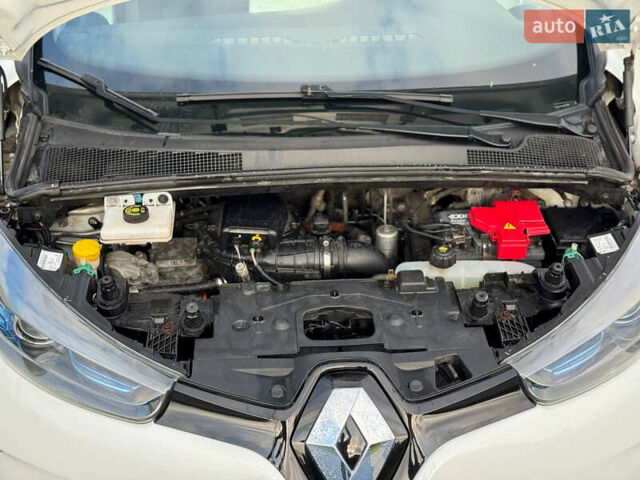Белый Рено Зое, объемом двигателя 0 л и пробегом 164 тыс. км за 5999 $, фото 36 на Automoto.ua