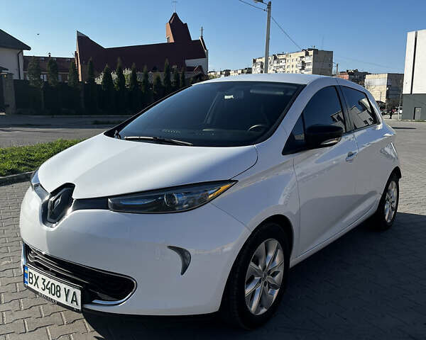 Белый Рено Зое, объемом двигателя 0 л и пробегом 76 тыс. км за 7799 $, фото 6 на Automoto.ua
