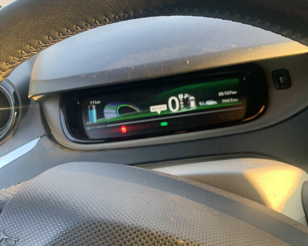 Белый Рено Зое, объемом двигателя 0 л и пробегом 85 тыс. км за 5950 $, фото 15 на Automoto.ua