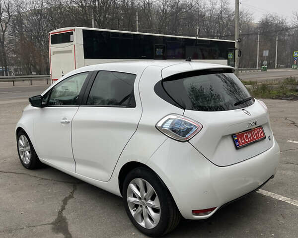 Белый Рено Зое, объемом двигателя 0 л и пробегом 115 тыс. км за 7100 $, фото 6 на Automoto.ua
