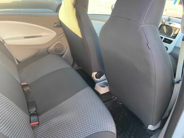 Білий Рено Зое, об'ємом двигуна 0 л та пробігом 51 тис. км за 9199 $, фото 8 на Automoto.ua