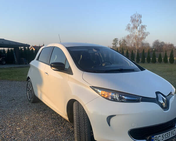 Белый Рено Зое, объемом двигателя 0 л и пробегом 85 тыс. км за 5950 $, фото 2 на Automoto.ua