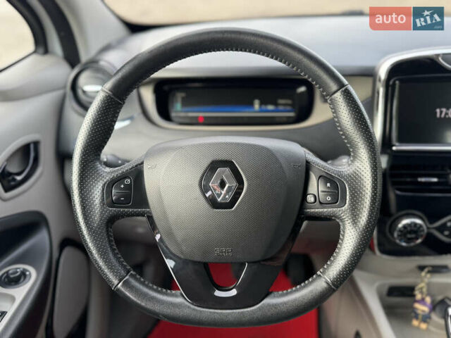 Белый Рено Зое, объемом двигателя 0 л и пробегом 75 тыс. км за 6400 $, фото 6 на Automoto.ua