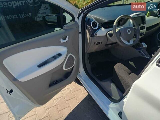Белый Рено Зое, объемом двигателя 0 л и пробегом 130 тыс. км за 7200 $, фото 10 на Automoto.ua
