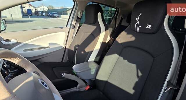 Білий Рено Зое, об'ємом двигуна 0 л та пробігом 192 тис. км за 5700 $, фото 5 на Automoto.ua