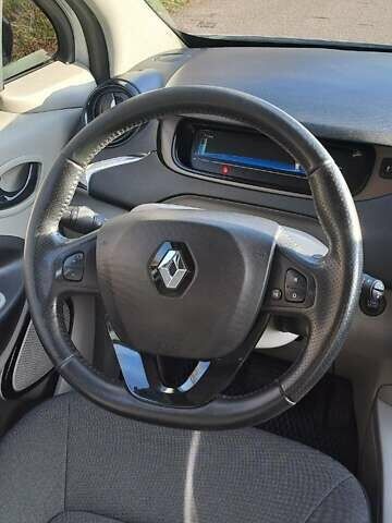 Белый Рено Зое, объемом двигателя 0 л и пробегом 163 тыс. км за 7950 $, фото 16 на Automoto.ua