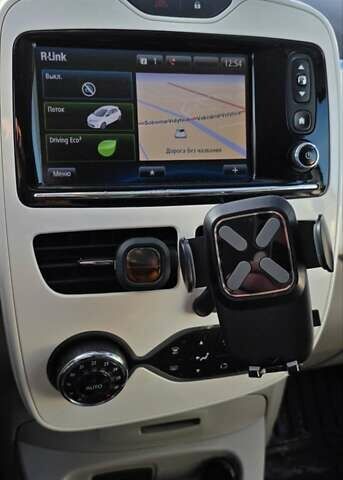 Білий Рено Зое, об'ємом двигуна 0 л та пробігом 192 тис. км за 5700 $, фото 19 на Automoto.ua