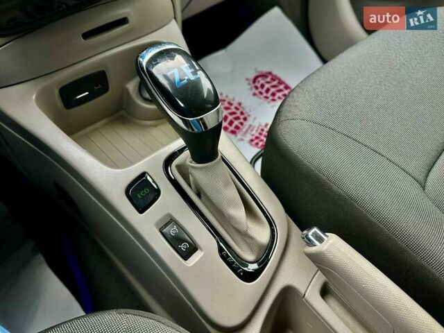 Белый Рено Зое, объемом двигателя 0 л и пробегом 83 тыс. км за 8500 $, фото 19 на Automoto.ua