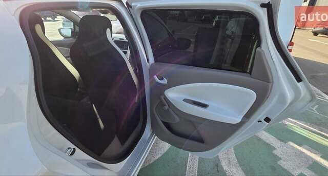 Білий Рено Зое, об'ємом двигуна 0 л та пробігом 192 тис. км за 5700 $, фото 22 на Automoto.ua