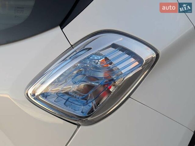 Белый Рено Зое, объемом двигателя 0 л и пробегом 51 тыс. км за 6995 $, фото 25 на Automoto.ua