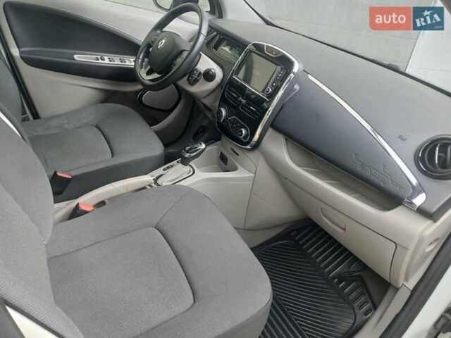 Білий Рено Зое, об'ємом двигуна 0 л та пробігом 71 тис. км за 6700 $, фото 15 на Automoto.ua