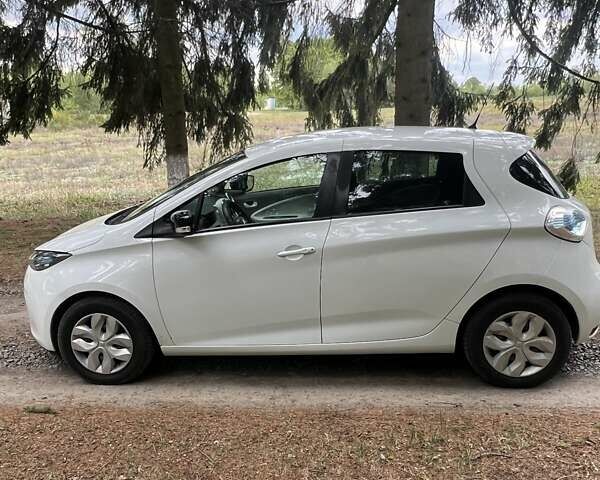 Белый Рено Зое, объемом двигателя 0 л и пробегом 108 тыс. км за 7400 $, фото 3 на Automoto.ua