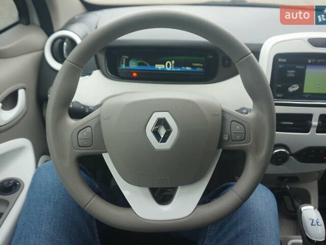 Білий Рено Зое, об'ємом двигуна 0 л та пробігом 112 тис. км за 6777 $, фото 29 на Automoto.ua