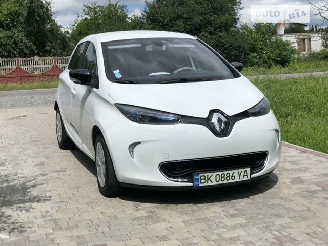 Белый Рено Зое, объемом двигателя 0 л и пробегом 100 тыс. км за 8299 $, фото 29 на Automoto.ua
