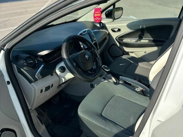 Білий Рено Зое, об'ємом двигуна 0 л та пробігом 307 тис. км за 5500 $, фото 5 на Automoto.ua