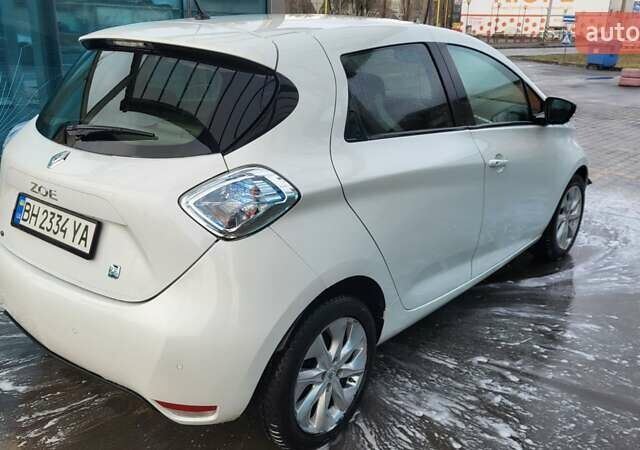 Белый Рено Зое, объемом двигателя 0 л и пробегом 121 тыс. км за 6600 $, фото 6 на Automoto.ua