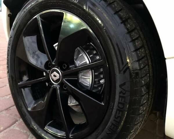 Білий Рено Зое, об'ємом двигуна 0 л та пробігом 120 тис. км за 8900 $, фото 22 на Automoto.ua
