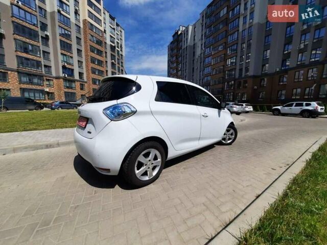 Белый Рено Зое, объемом двигателя 0 л и пробегом 121 тыс. км за 8900 $, фото 9 на Automoto.ua