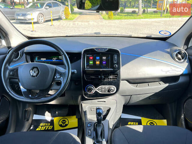 Белый Рено Зое, объемом двигателя 0 л и пробегом 143 тыс. км за 8900 $, фото 11 на Automoto.ua