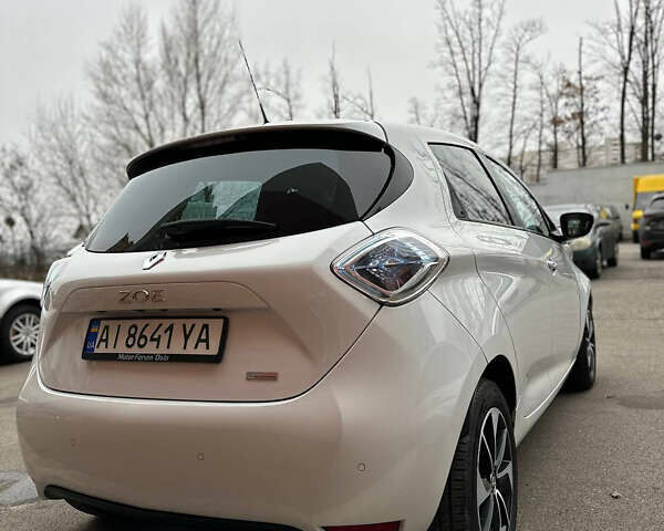 Белый Рено Зое, объемом двигателя 0 л и пробегом 200 тыс. км за 8998 $, фото 8 на Automoto.ua