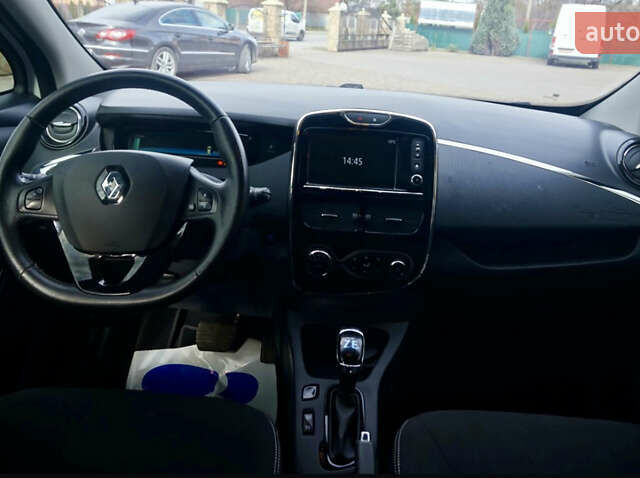 Белый Рено Зое, объемом двигателя 0 л и пробегом 199 тыс. км за 7999 $, фото 13 на Automoto.ua