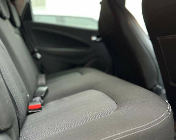 Белый Рено Зое, объемом двигателя 0 л и пробегом 200 тыс. км за 8998 $, фото 21 на Automoto.ua