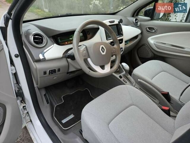 Белый Рено Зое, объемом двигателя 0 л и пробегом 137 тыс. км за 7800 $, фото 12 на Automoto.ua