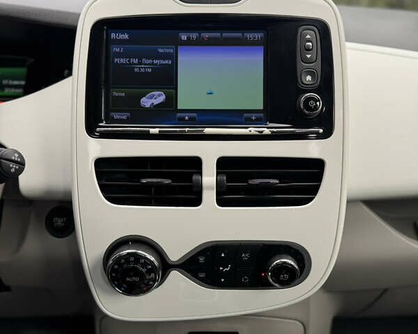 Білий Рено Зое, об'ємом двигуна 0 л та пробігом 54 тис. км за 10300 $, фото 29 на Automoto.ua