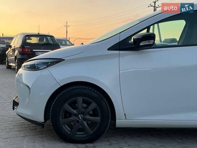 Белый Рено Зое, объемом двигателя 0 л и пробегом 95 тыс. км за 8940 $, фото 3 на Automoto.ua
