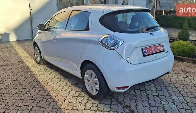 Белый Рено Зое, объемом двигателя 0 л и пробегом 101 тыс. км за 8850 $, фото 2 на Automoto.ua