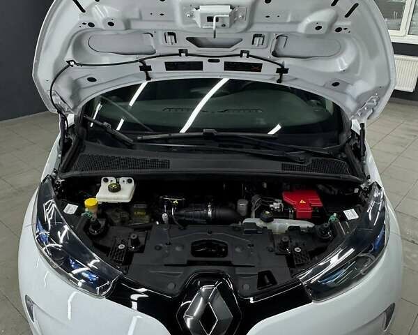 Белый Рено Зое, объемом двигателя 0 л и пробегом 115 тыс. км за 9950 $, фото 16 на Automoto.ua