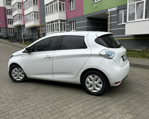 Белый Рено Зое, объемом двигателя 0 л и пробегом 131 тыс. км за 9650 $, фото 4 на Automoto.ua