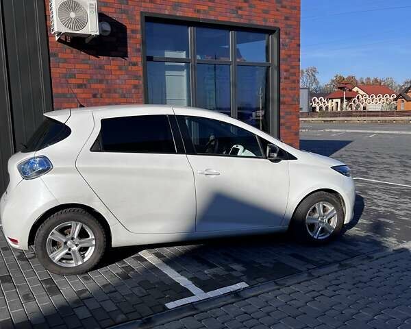 Белый Рено Зое, объемом двигателя 0 л и пробегом 110 тыс. км за 8600 $, фото 1 на Automoto.ua