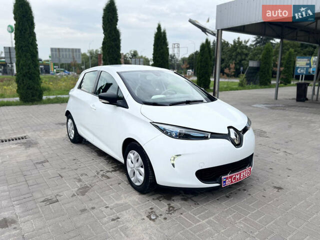 Белый Рено Зое, объемом двигателя 0 л и пробегом 65 тыс. км за 8900 $, фото 2 на Automoto.ua
