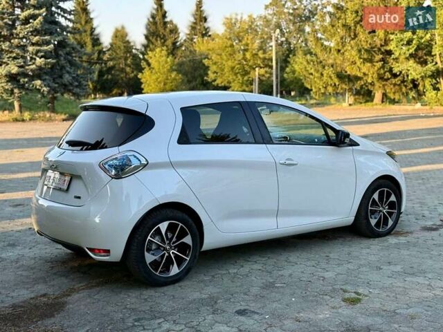 Белый Рено Зое, объемом двигателя 0 л и пробегом 122 тыс. км за 9300 $, фото 34 на Automoto.ua