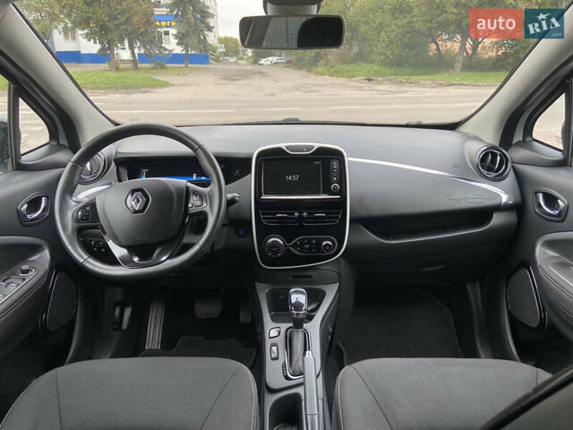 Белый Рено Зое, объемом двигателя 0 л и пробегом 71 тыс. км за 9500 $, фото 13 на Automoto.ua