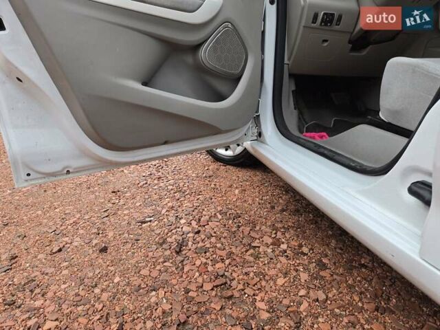 Белый Рено Зое, объемом двигателя 0 л и пробегом 137 тыс. км за 8400 $, фото 29 на Automoto.ua