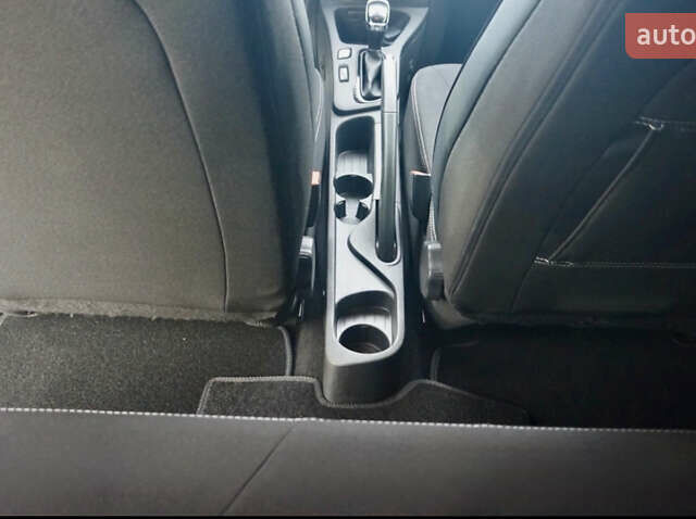 Білий Рено Зое, об'ємом двигуна 0 л та пробігом 199 тис. км за 7999 $, фото 12 на Automoto.ua