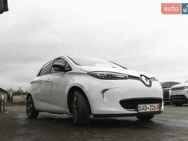 Білий Рено Зое, об'ємом двигуна 0 л та пробігом 96 тис. км за 10000 $, фото 4 на Automoto.ua