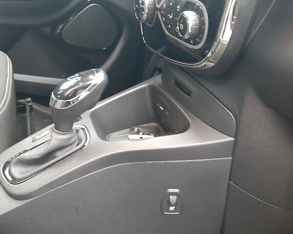 Білий Рено Зое, об'ємом двигуна 0 л та пробігом 123 тис. км за 9650 $, фото 17 на Automoto.ua