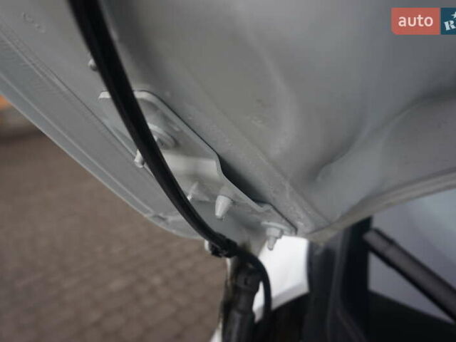 Белый Рено Зое, объемом двигателя 0 л и пробегом 102 тыс. км за 9777 $, фото 55 на Automoto.ua