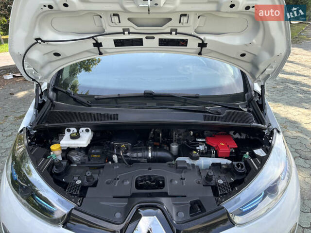 Белый Рено Зое, объемом двигателя 0 л и пробегом 135 тыс. км за 9200 $, фото 25 на Automoto.ua