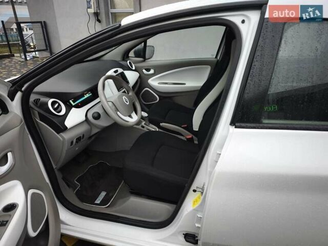 Білий Рено Зое, об'ємом двигуна 0 л та пробігом 100 тис. км за 4500 $, фото 23 на Automoto.ua