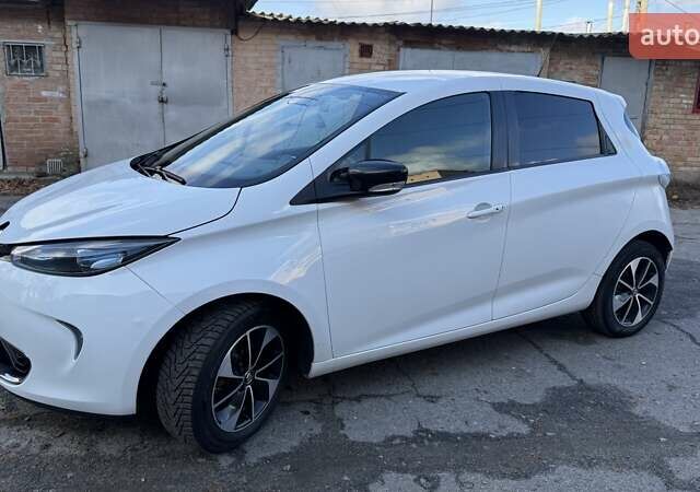 Белый Рено Зое, объемом двигателя 0 л и пробегом 103 тыс. км за 9600 $, фото 1 на Automoto.ua
